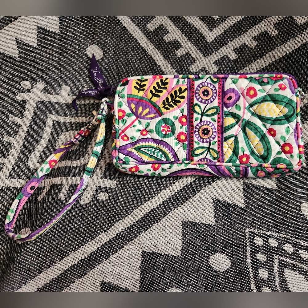 EUC Vera Bradley Wristlet Wallet Purple Multicolored Viva La Vera Print 4" x 7"